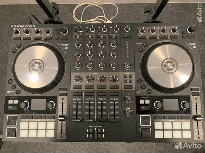 DJ Контроллер Traktor S4 Mk3