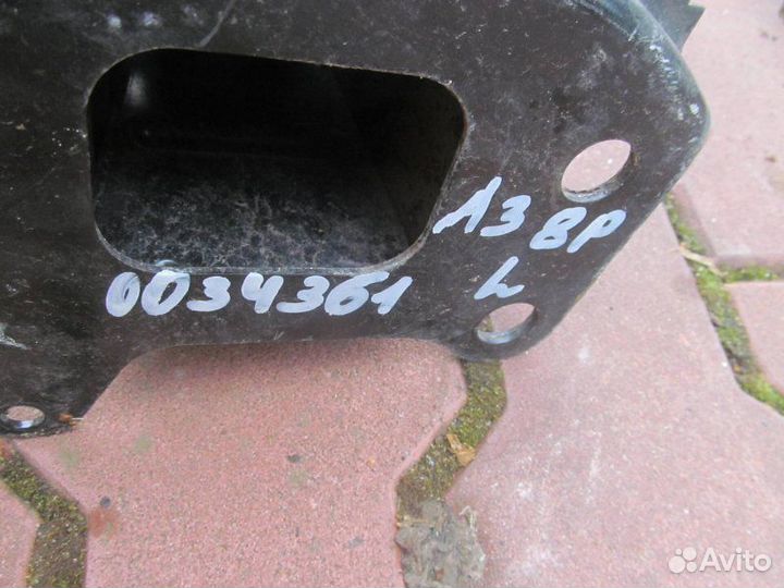 Кронштейн переднего бампера Audi A3 8P 2004-2013