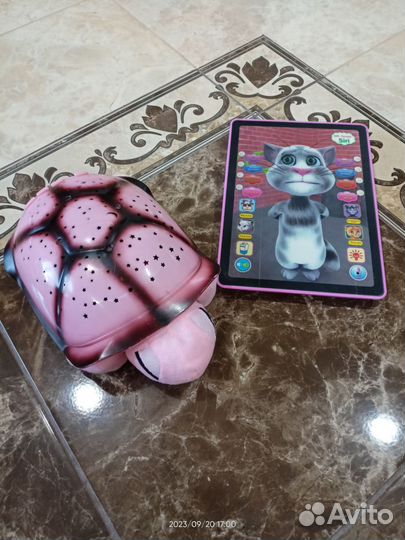 Детский планшет и светильник звёздное небо