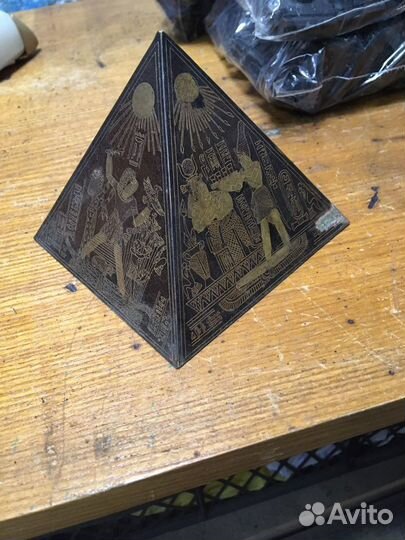 Пирамида латунная