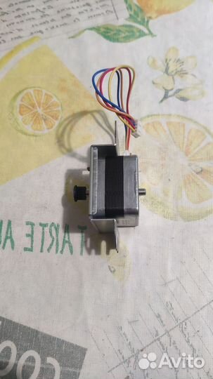 Шаговый двигатель