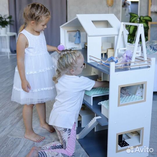 Кукольный домик с мебелью