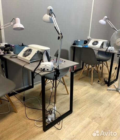 Маникюрный стол новый