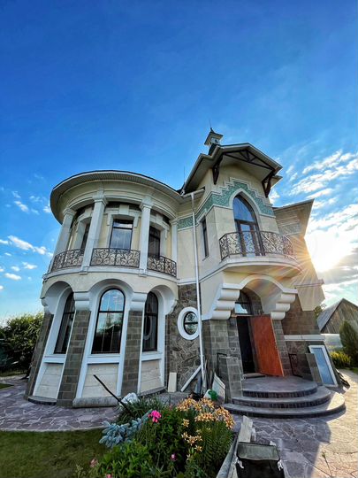 Дом 372 м² на участке 12 сот.