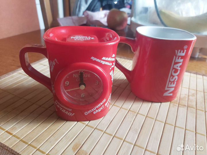 Часы-будильник и кружка