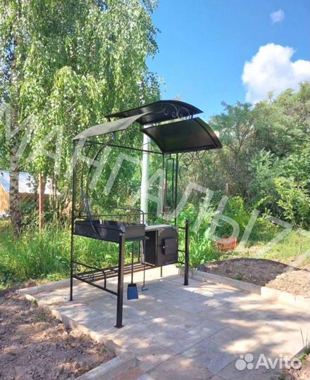 Мангал с крышей