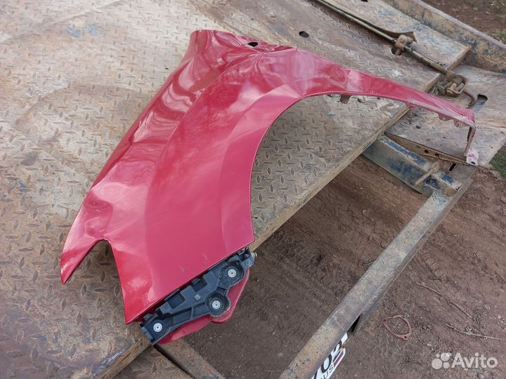 Крыло переднее левое на renault sandero 2
