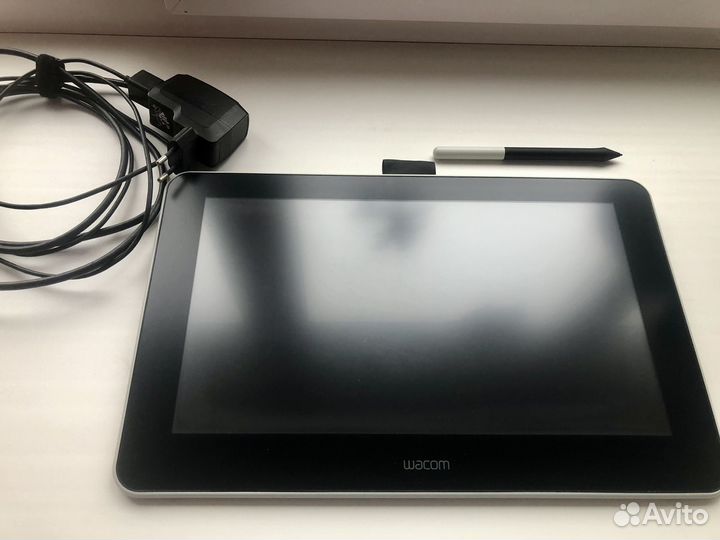Графический планшет с экраном wacom one dtc 133