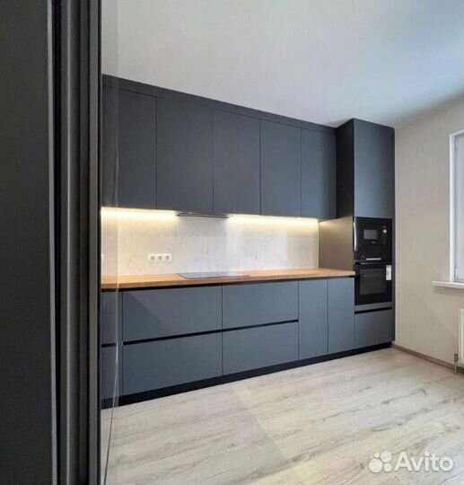 Кухня на заказ Бастони. Компактная угловая кухня