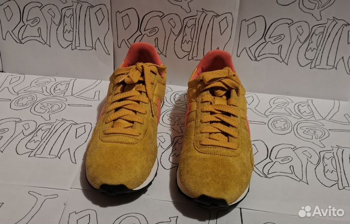 Nike Pre Montreal Racer Vintage yellow/pink