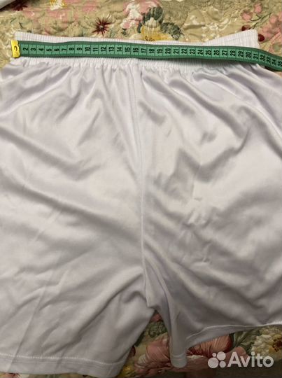 Спортивные футбольные шорты и гетры