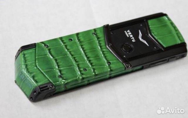 Аллигатор телефоны. Vertu Signature Green Alligator. Vertu Constellation Alligator.