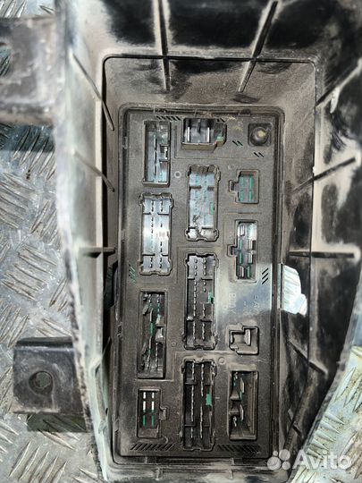 Блок реле предохранителей Chery Fora A21