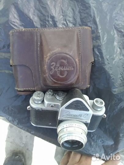 Старый фотоаппарат Зенит-С