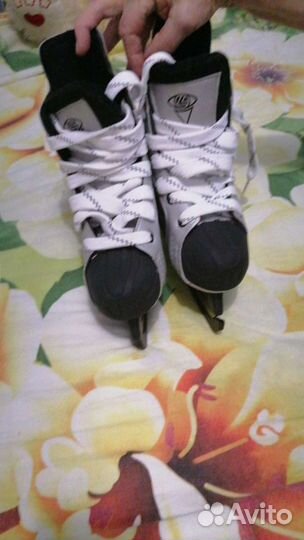 Новые коньки Larsen р.35