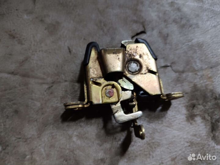 Замок багажника Вольво 460