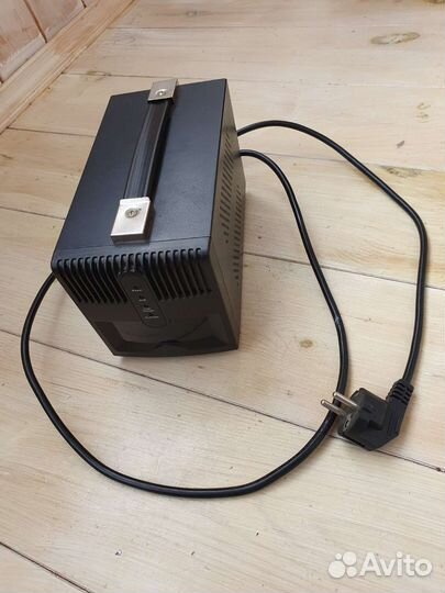 Стабилизатор напряжения