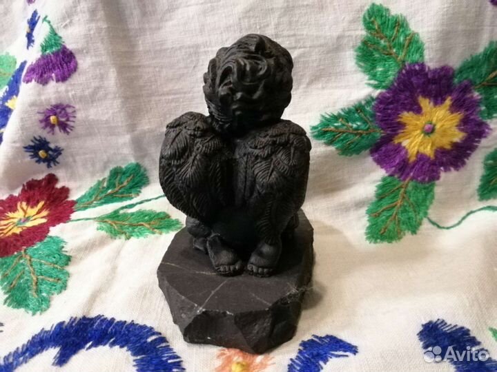 Фигурки ангелов из шунгита (Карелия)