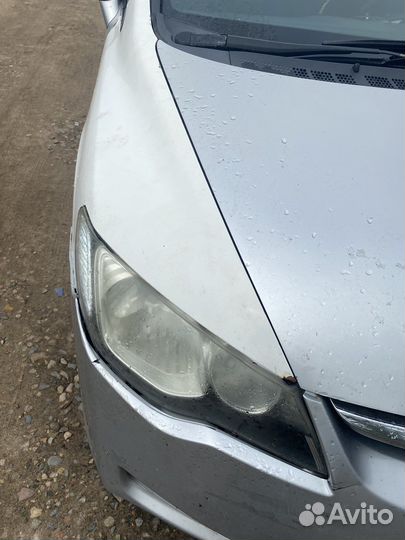 Продам крыло Honda Civic 4D