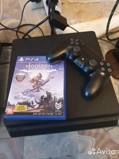 Sony PS4 slim 1TB + игра диск Horizon