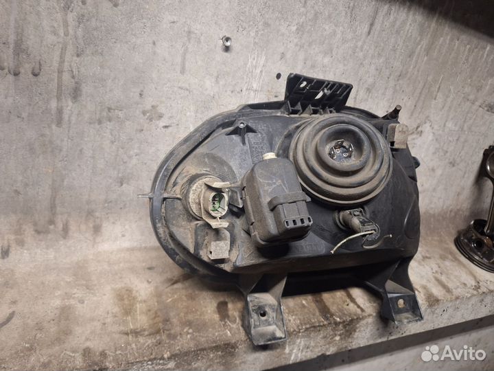 Передняя левая фара Renault Clio 2