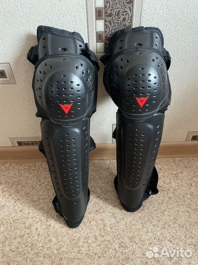 Мотонаколенники Dainese