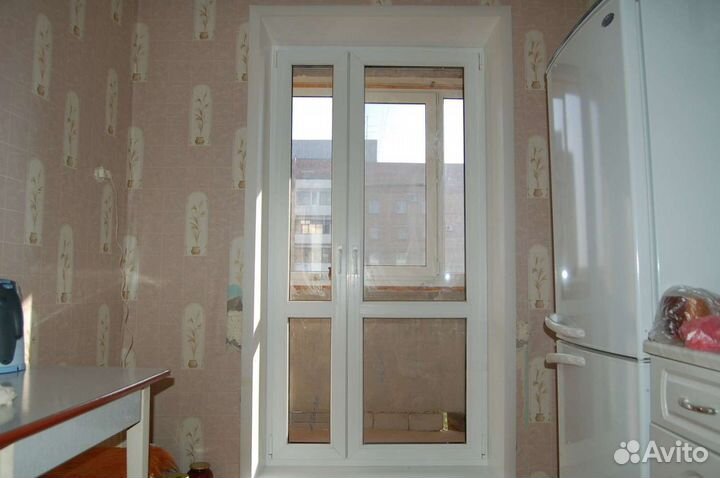 Балкон пластиковый с козырьком, окна пластиковые