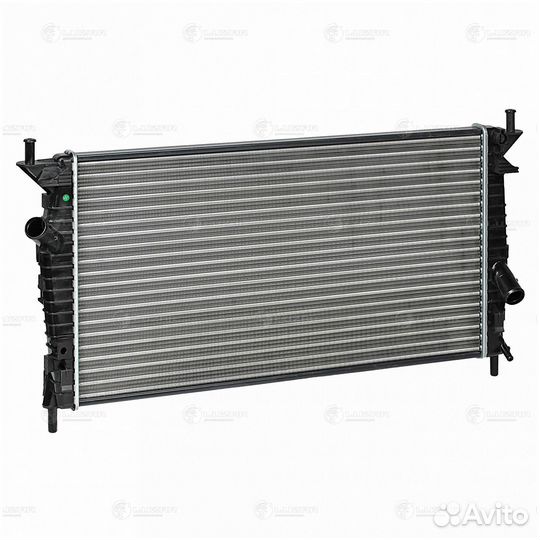 Радиатор охлаждения Форд Фокус 2