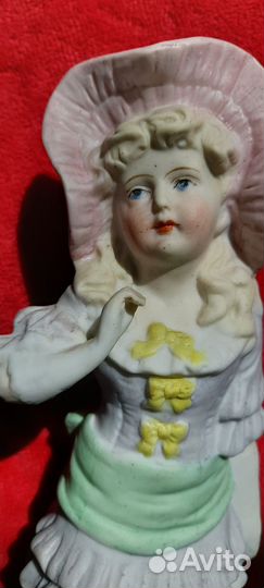 Статуэтка девочка в шляпе