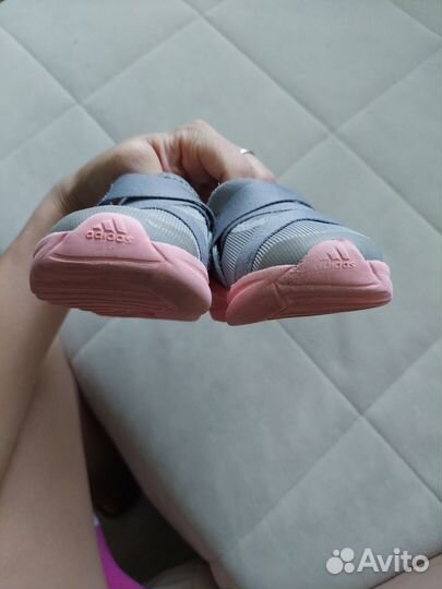 Кроссовки adidasдля девочки 20р