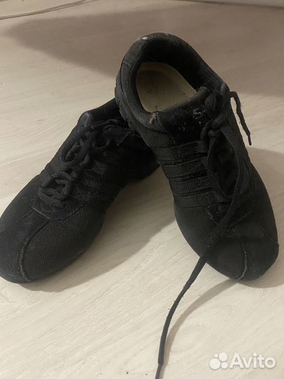 Танцевальные кроссовки