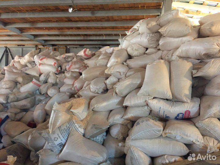 Опилки в мешках