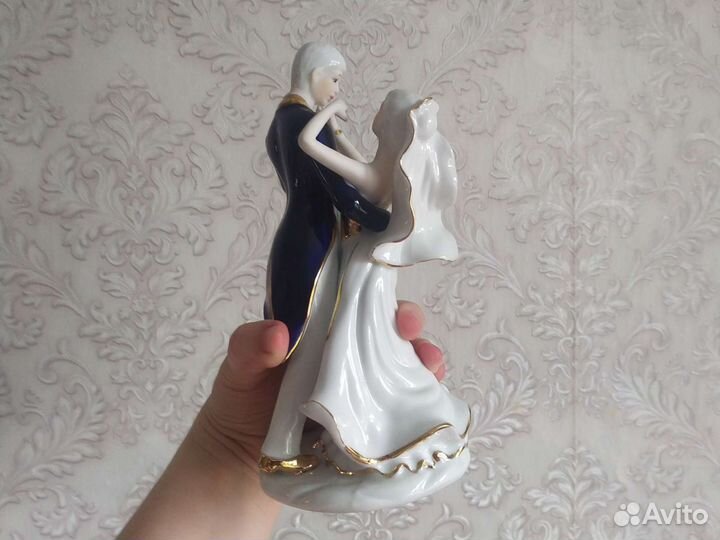 Статуэтка фарфоровая