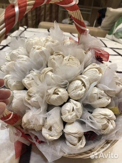 Корзинка с бумажными цветами (для декора)