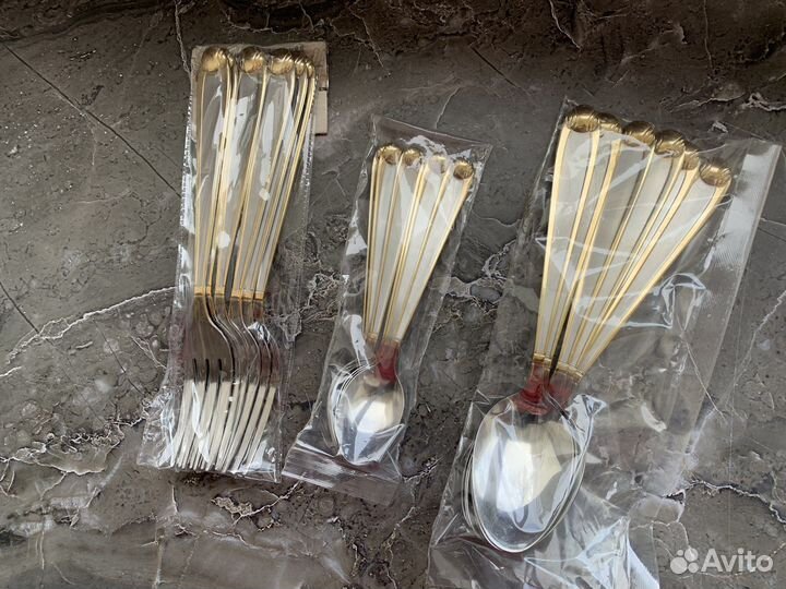 Набор столовых приборов (вилки и ложки)