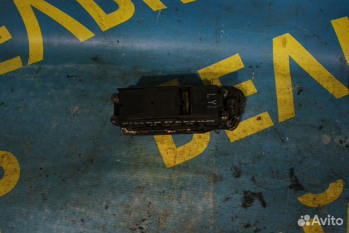 Кнопки стеклоподъемников Nissan Maxima a32