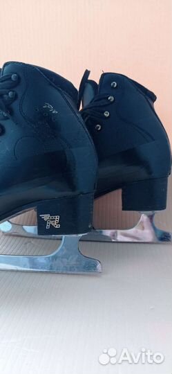 Профессиональные фигурные коньки Risport