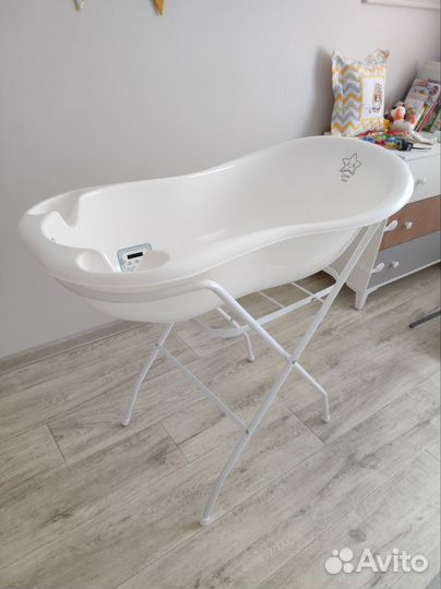 Ванночка для новорождённых с подставкой