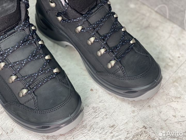 Женские трекинговые ботинки Lowa Renegade GTX MID