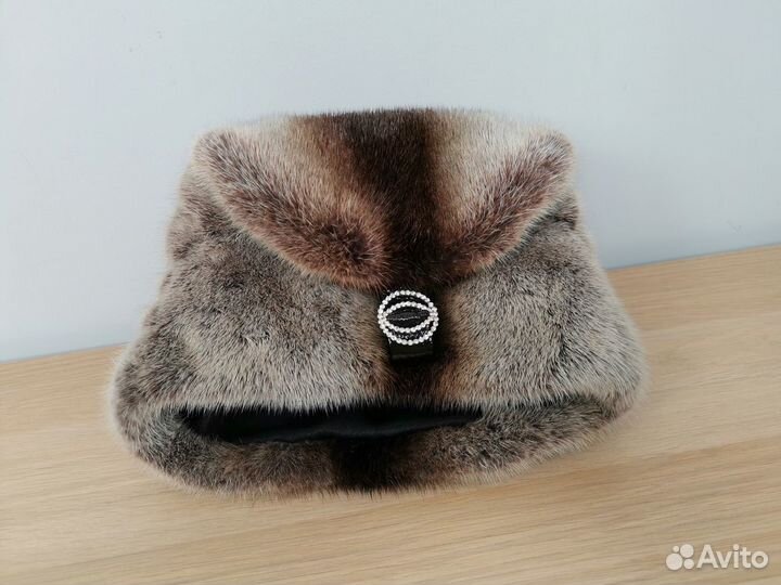 Женские меховые шапки