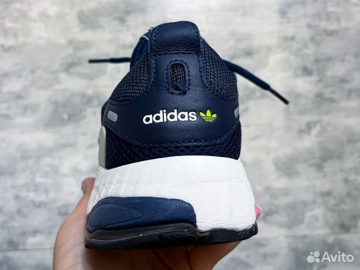 Кроссовки adidas оригинал 38