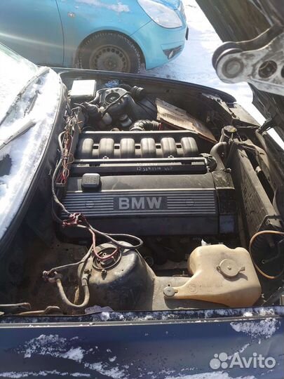 Двигатель м50б25