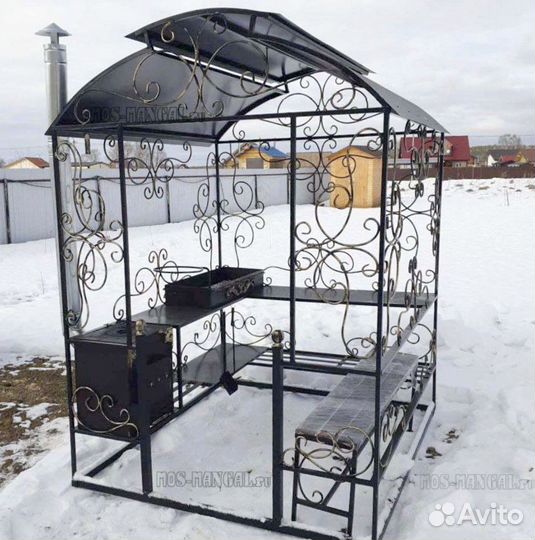 Мангал с крышей