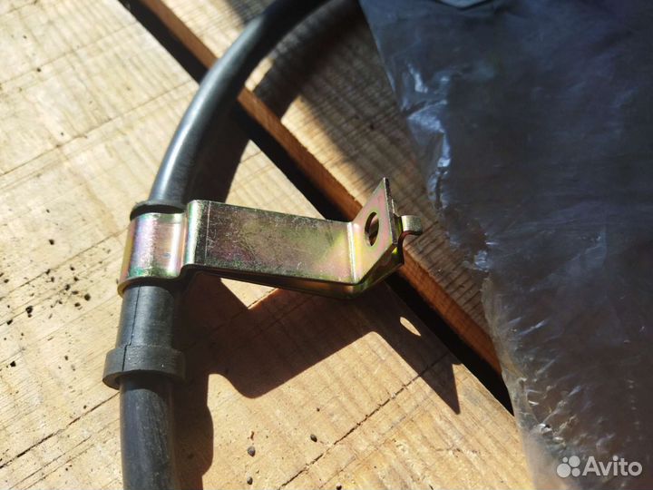 Трос стояночного тормоза лев Mitsubishi Galant 8