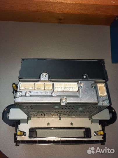 Продам штатную оригинальную магнитолу на Тойота