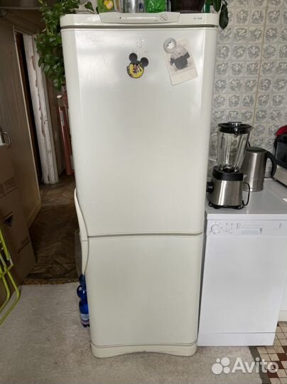 Холодильник indesit