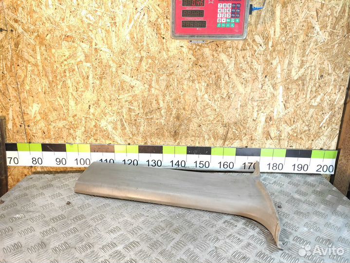 Обшивка стойки правая Mitsubishi L200 2006-2016