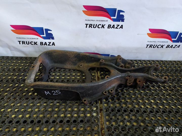 Кронштейн переднего амортизатора