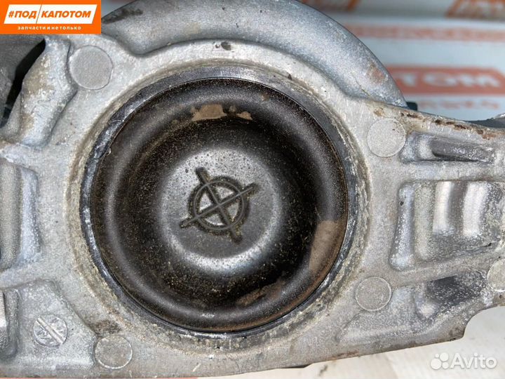 Подушка крепления двигателя передняя правая Nissan