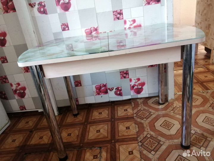 Кухонный стол